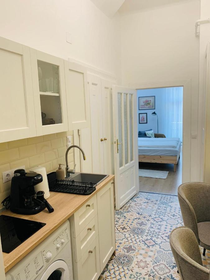 Margaret Boulevard - With Balcony Apartment